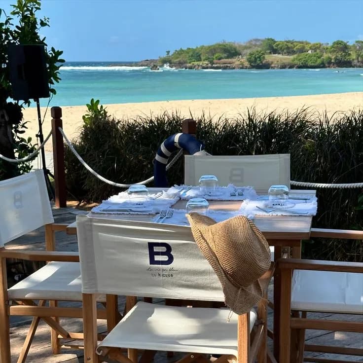 LUNCH BY THE SEA